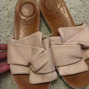 Fitflop Cream Knotted Slide Sandals